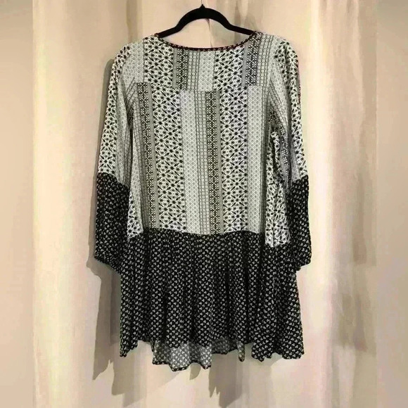 Women’s Koi America Long Blouse - Picture 2 of 6